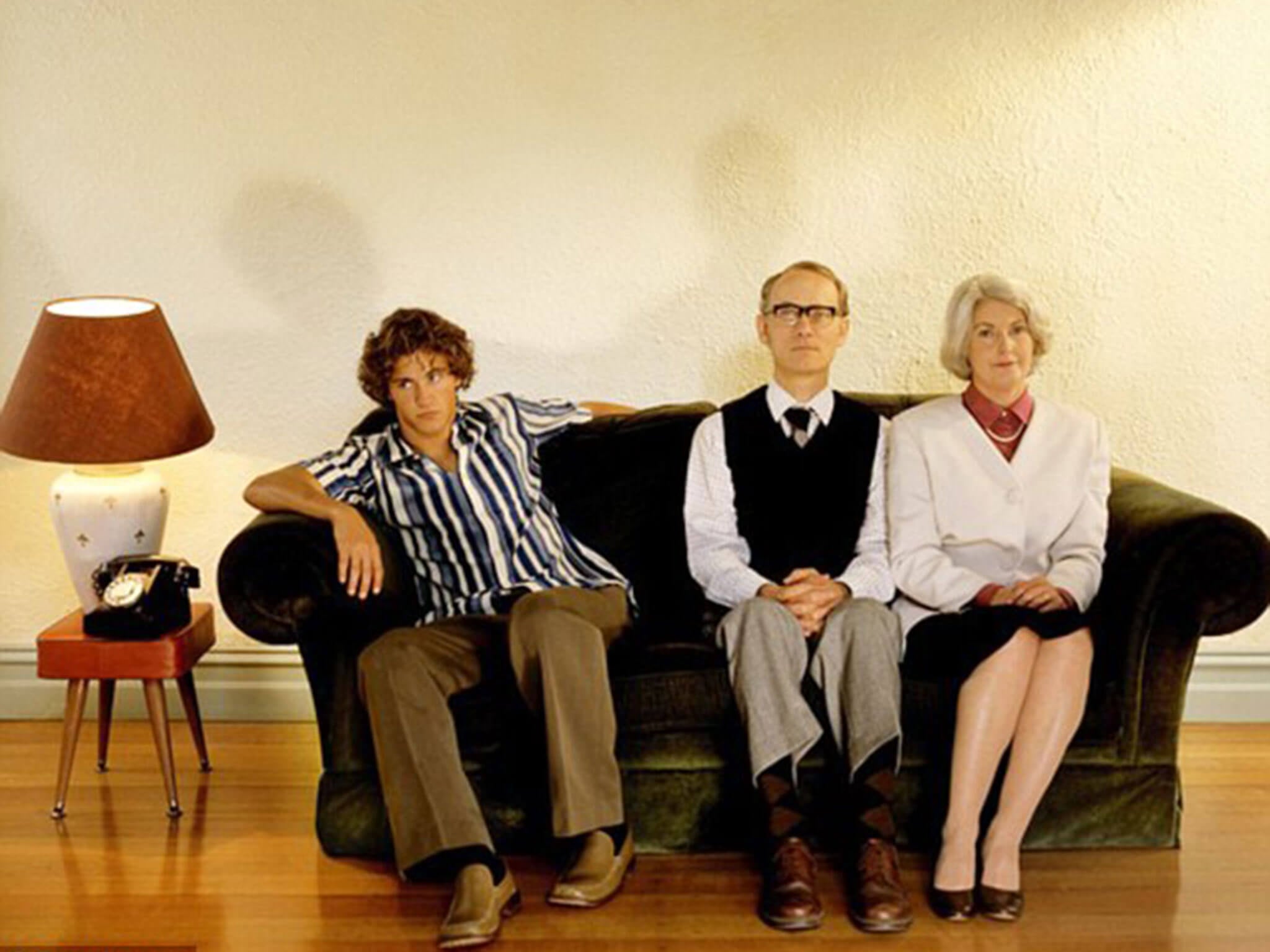 Ссора с родителями. Home together. Итальянцы с родителями. Взрослые дети с родителями. Семья со взрослой дочерью.